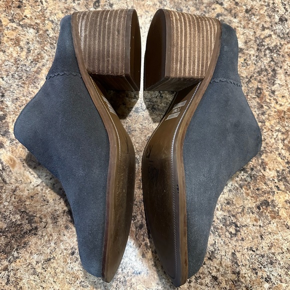 TOMS LEILA MULES Size 8 Gray Suede Stacked Block Heel Mules Slip On - Picture 3 of 9